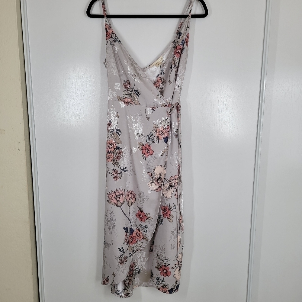 LoveStitch Alma Floral True Wrap Dress Color Stone floral‎ Small Feminine Dream